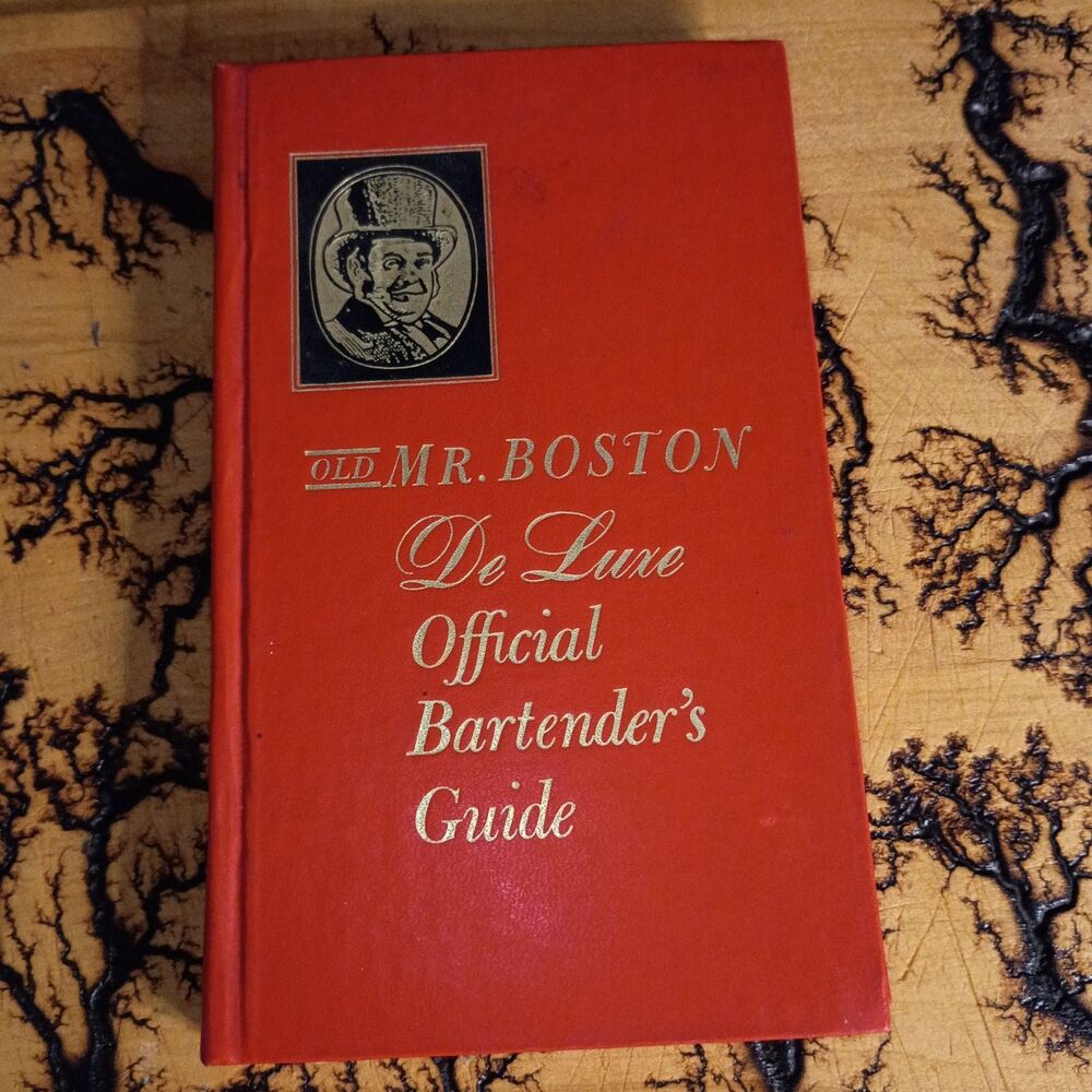 1966 Old Mr Boston De Luxe Official Bartenders Guide Vintage Cocktail Book 36th